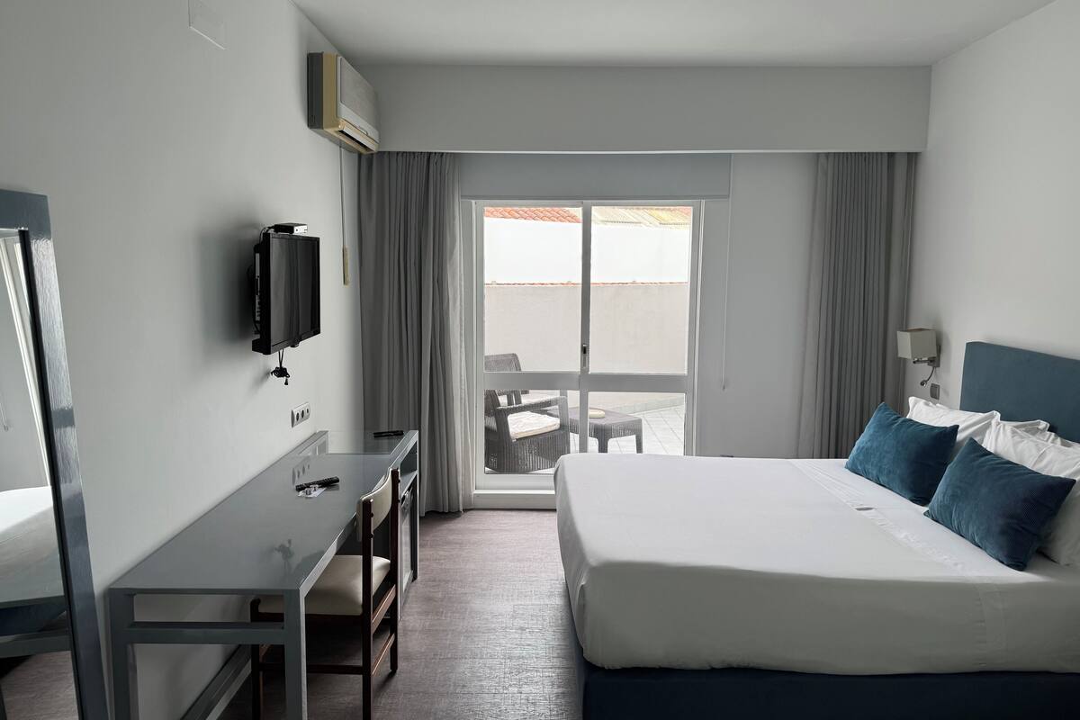 Phòng đôi Tiêu chuẩn | Bộ đồ giường kháng dị ứng, nệm có lớp đệm bông, minibar 