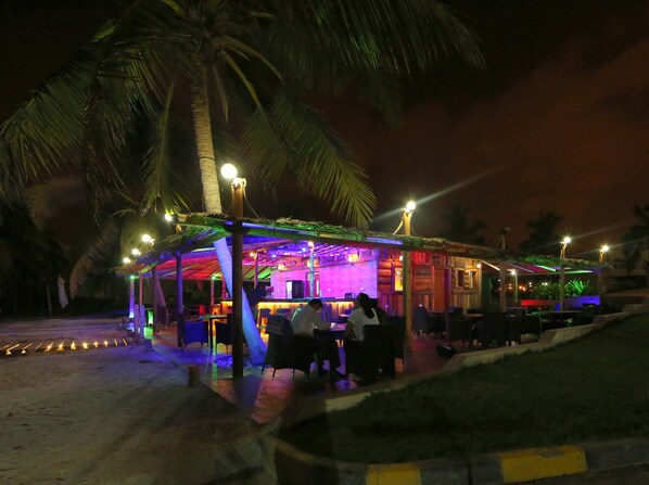 Poolside bar