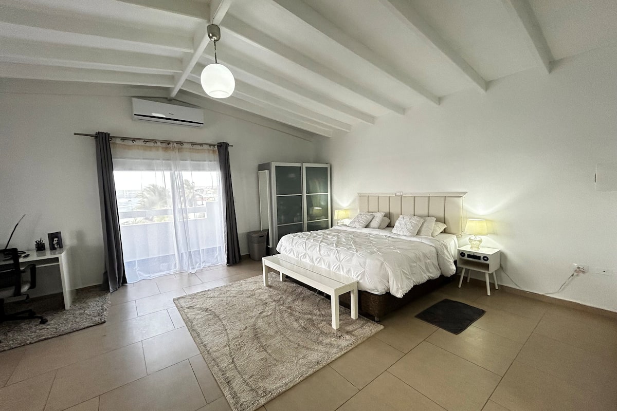 Suite Deluxe, vista mare | 1 camera, biancheria da letto di alta qualità, una cassaforte in camera