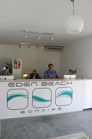 Reception - Eden Beach Resort (Kralendijk)
