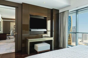 Hypo-allergenic bedding, down duvets, pillow-top beds, minibar - Le Méridien City Centre Bahrain (Manama)