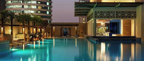 Outdoor pool, open 7:00 AM to 9:00 PM, free pool cabanas, pool umbrellas