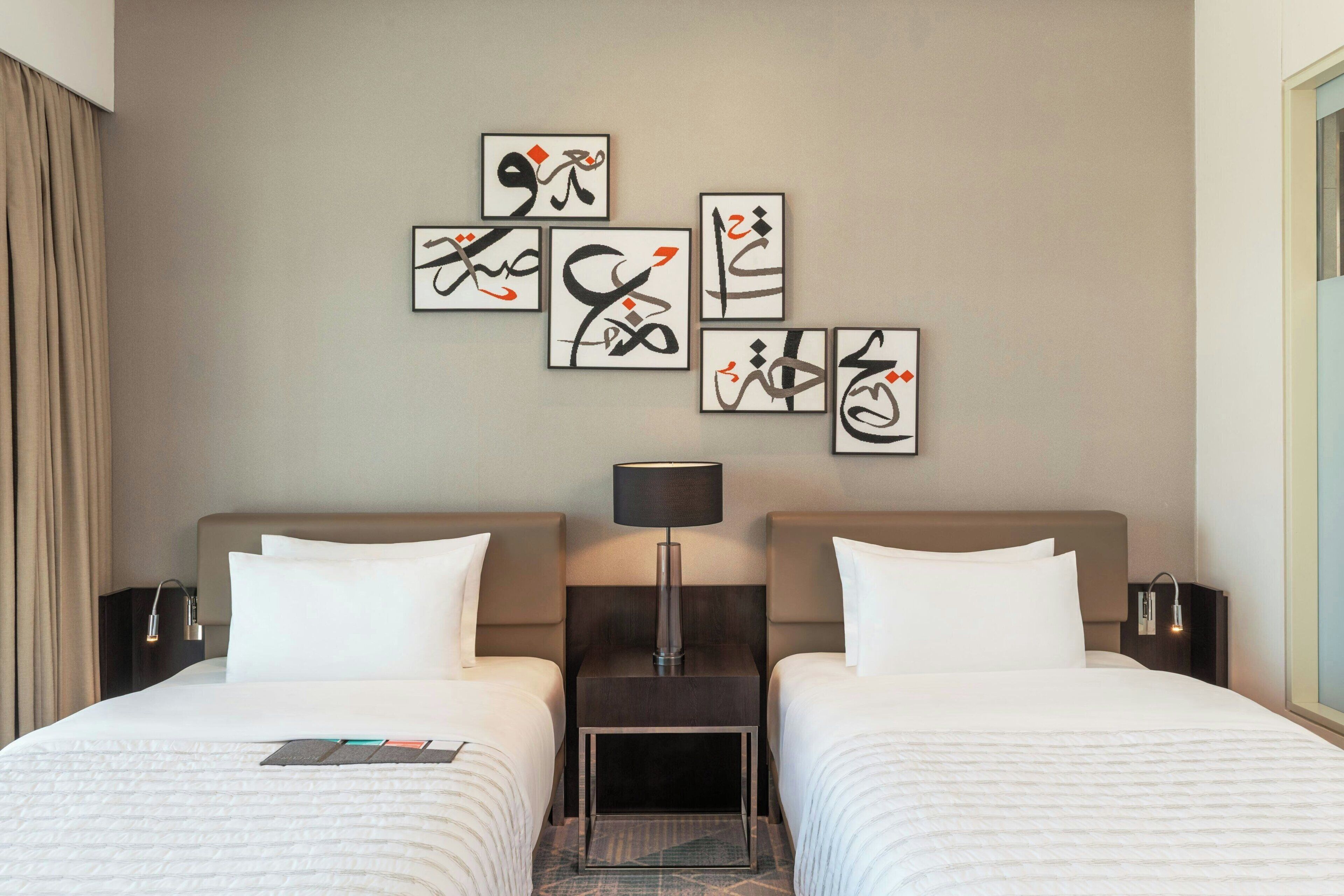 Literie hypoallergénique, couette en duvet d'oie, surmatelas, minibar