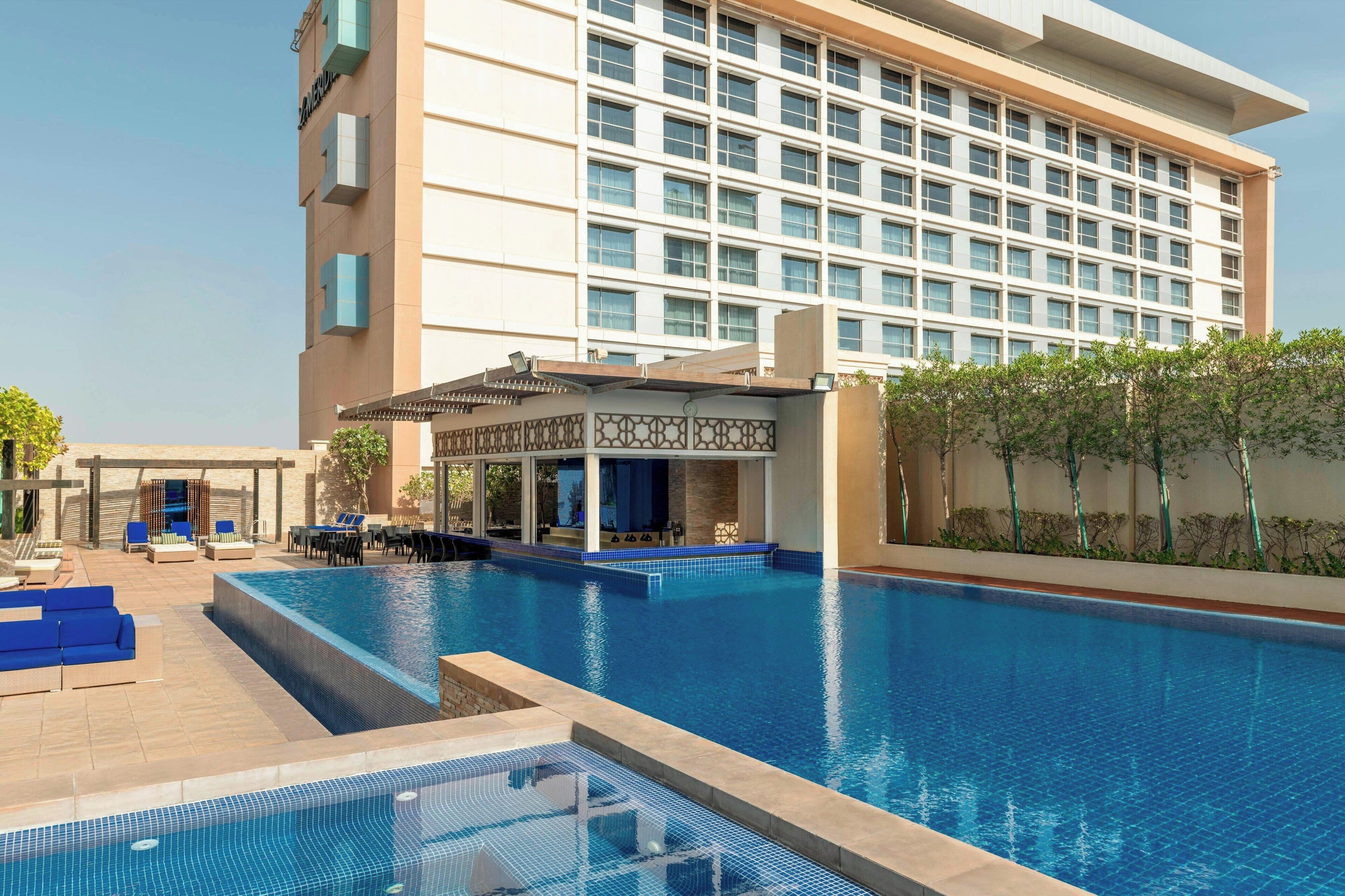 outdoor pool, open 7:00 am to 9:00 pm, free pool cabanas, pool umbrellas