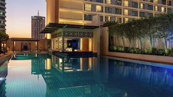 Ulkouima-allas avoinna 7.00–21.00, ilmaisia cabañoita, aurinkovarjoja