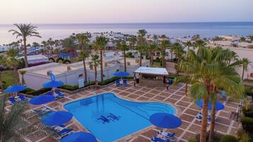 3 piscinas al aire libre