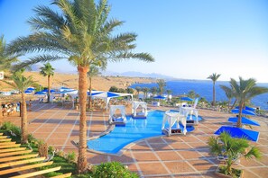 3 من حمّامات السباحة الخارجية