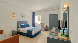 Een minibar, een kluis op de kamer, beddengoed