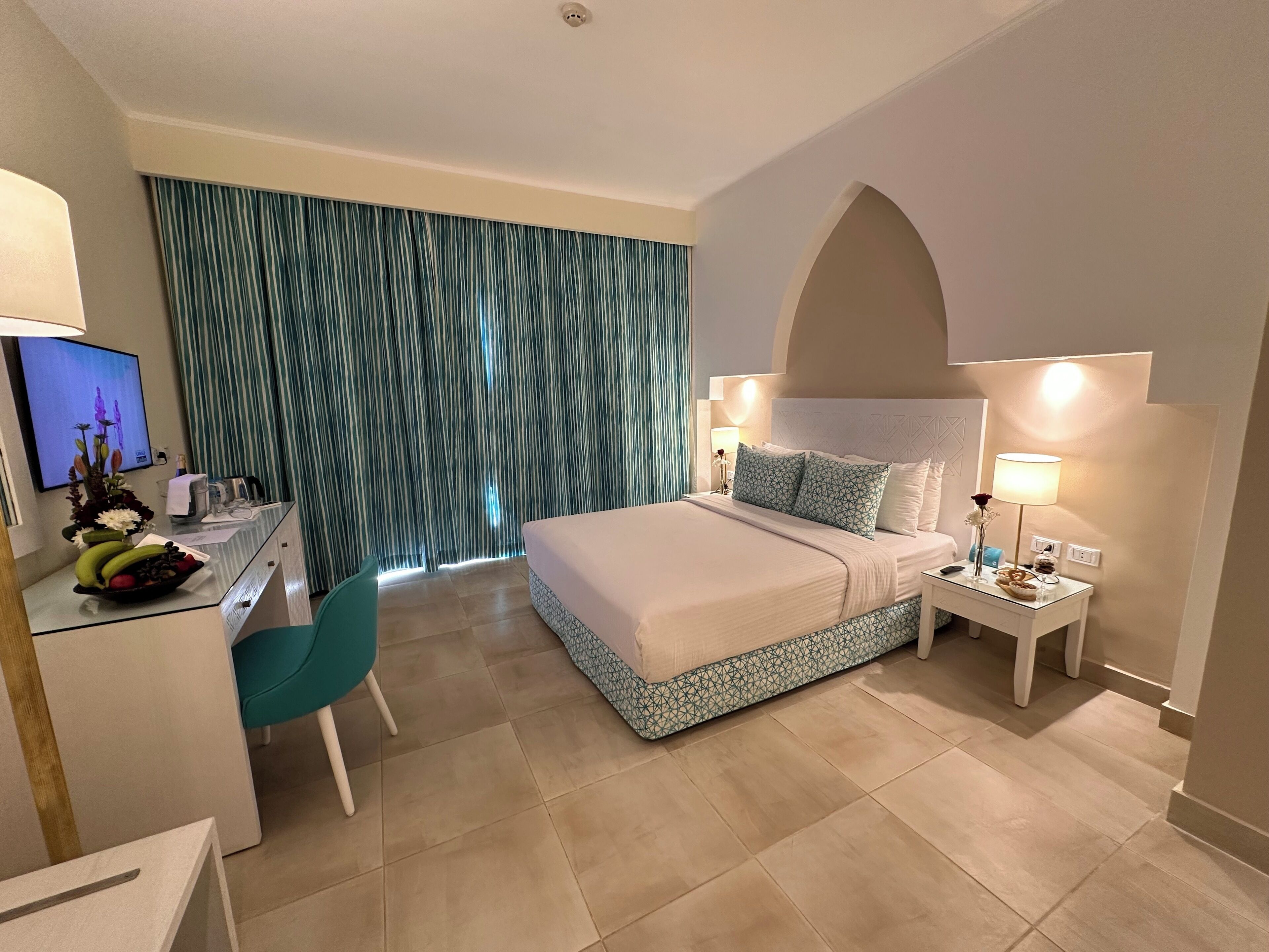 Minibar, Zimmersafe, Schreibtisch, kostenloses WLAN