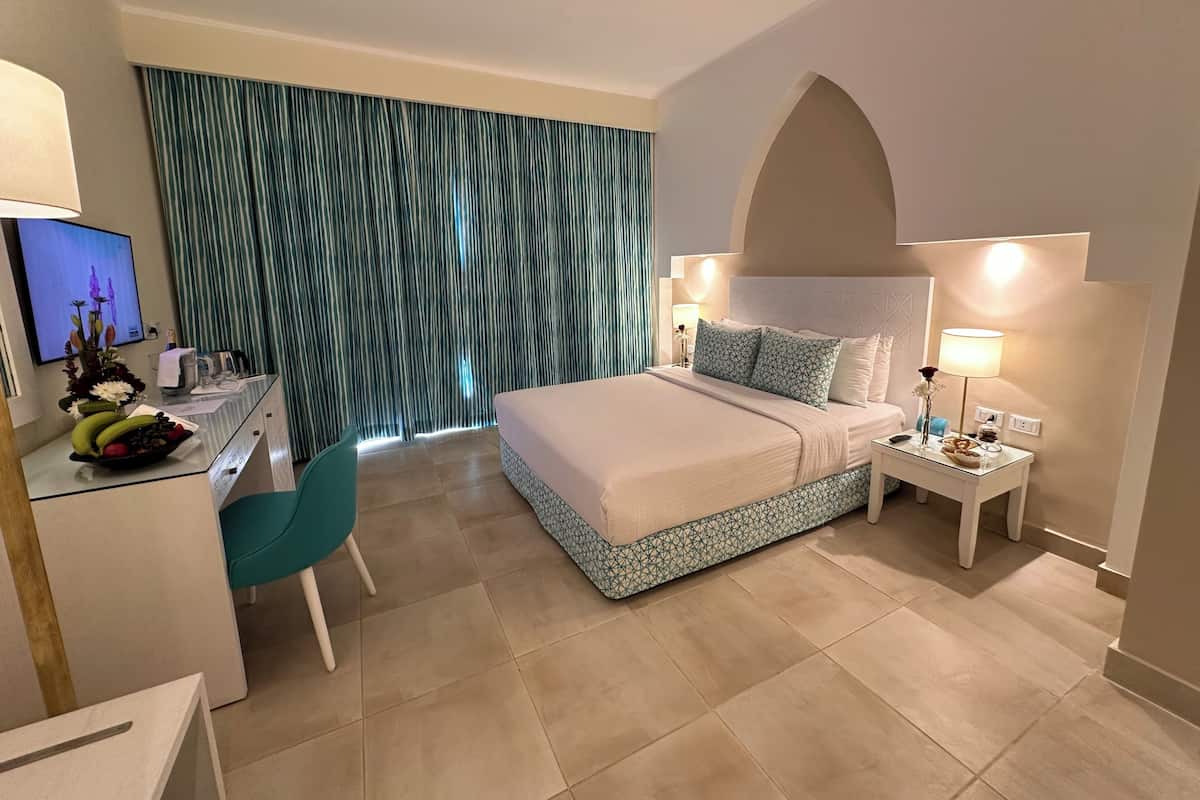 1 camera, minibar, una cassaforte in camera, una scrivania