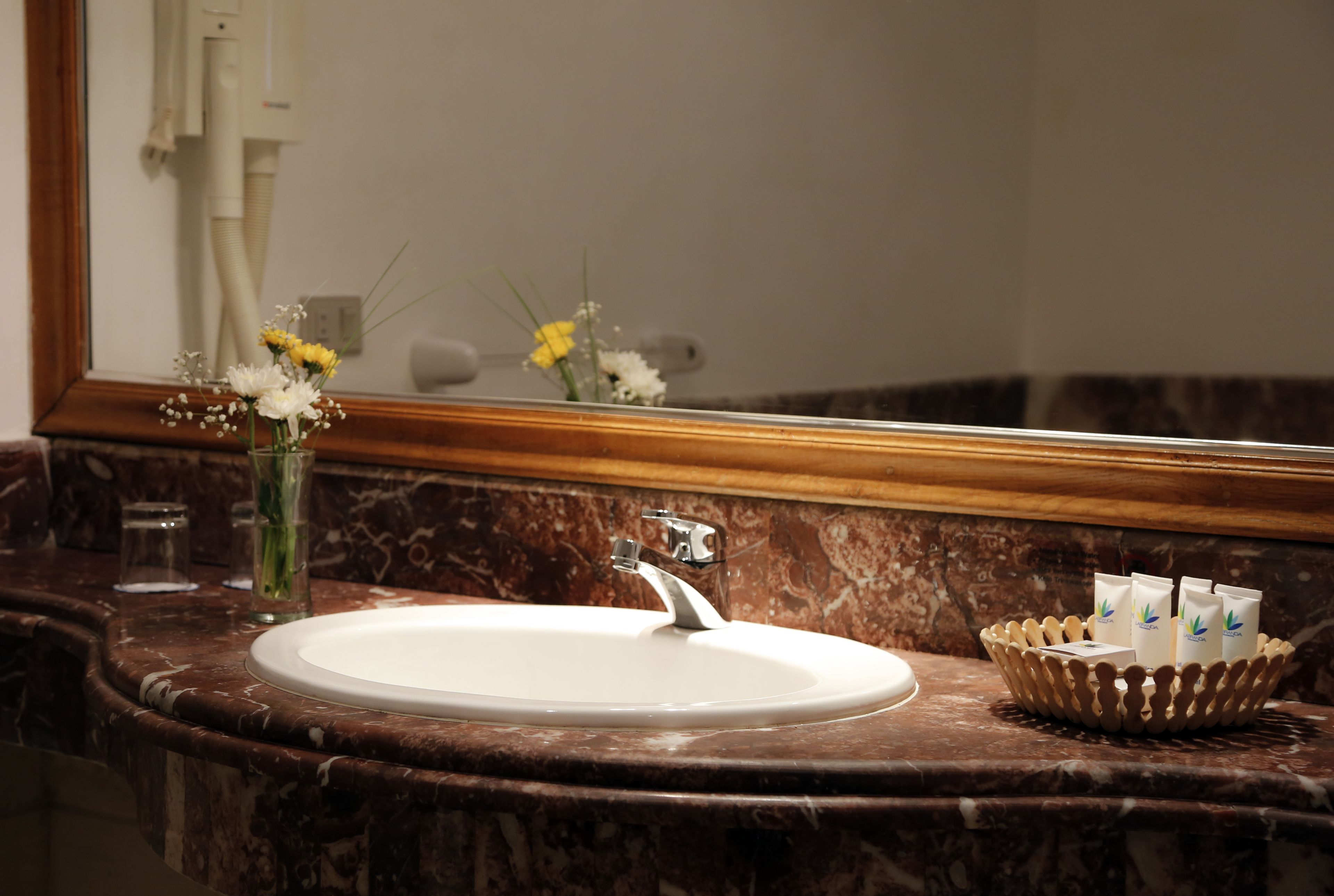 superior suite, sea view | bathroom | shower, free toiletries, hair dryer, towels