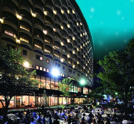 3 restaurants, breakfast, lunch, dinner served; Japanese cuisine. Kagoshima Sun Royal Hotel