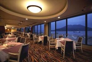 3 restaurants, breakfast, lunch, dinner served; Japanese cuisine - Kagoshima Sun Royal Hotel (Kagoshima)