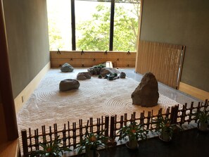 Bureau, fer et planche à repasser, Wi-Fi gratuit, réveils