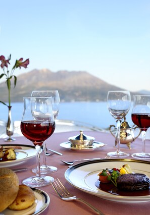 3 restaurants; ze serveren er ontbijt, lunch en diner 