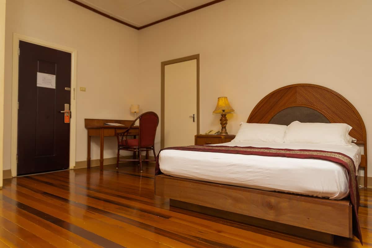 Standard Room | 1 bedroom, premium bedding, minibar, in-room safe