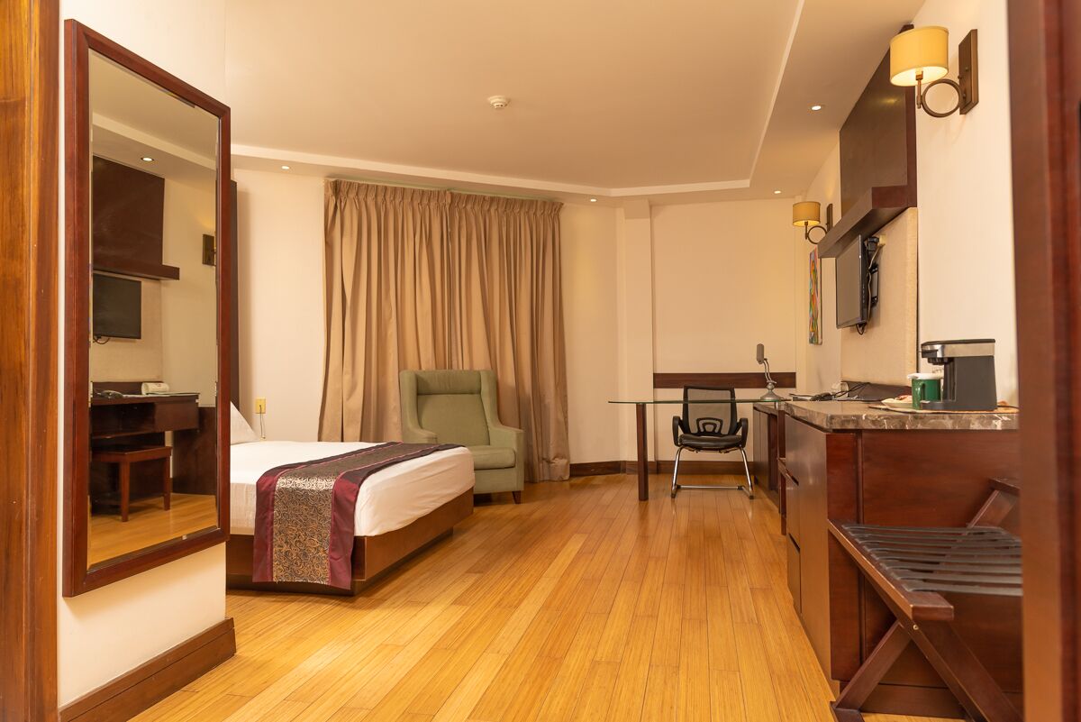 1 bedroom, premium bedding, minibar, in-room safe