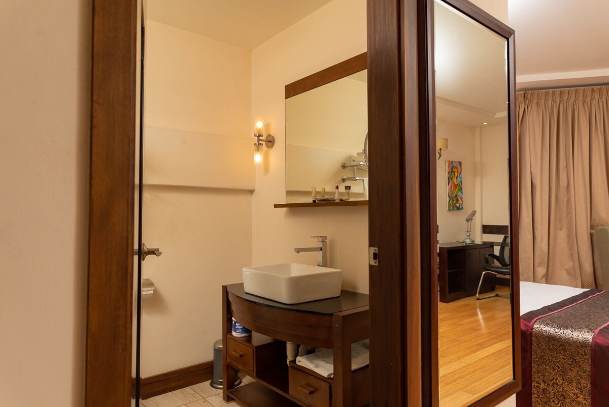 1 bedroom, premium bedding, minibar, in-room safe