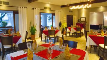 Breakfast, lunch, dinner served; international cuisine