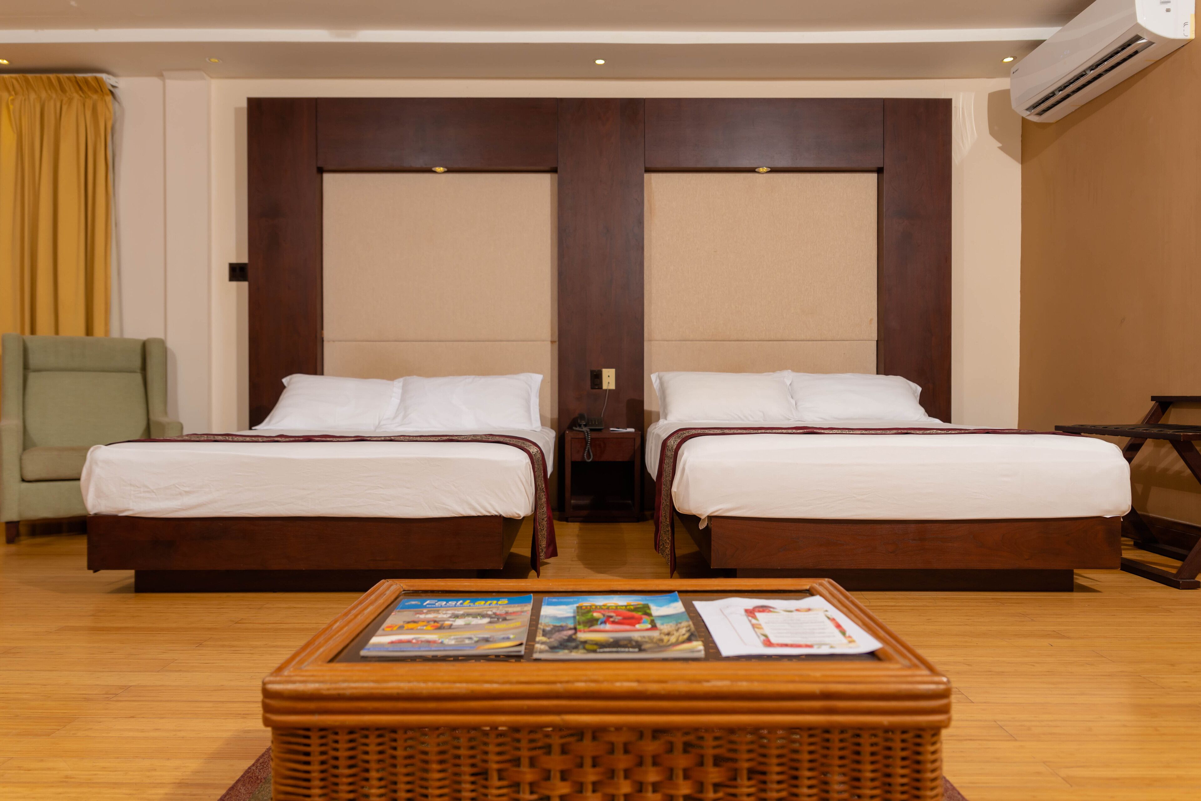 executive studio suite | 1 bedroom, premium bedding, minibar, in-room safe