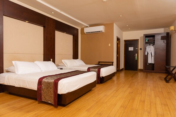 行政開放式套房 | 高級寢具、迷你吧、客房內保險箱、書桌