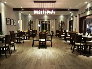 每日付費供應現點現煮早餐