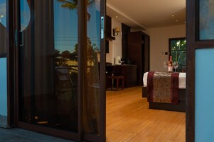 Ropa de cama de alta calidad y minibar 