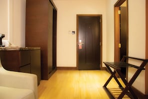 1 bedroom, premium bedding, minibar, in-room safe