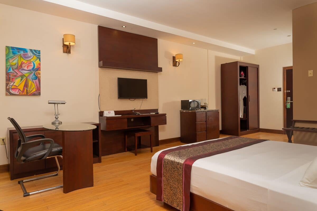 1 bedroom, premium bedding, minibar, in-room safe