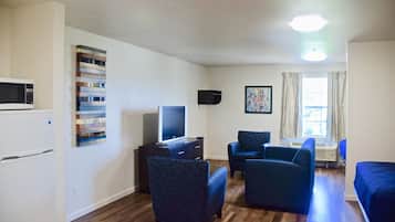 Suite, 2 camas de matrimonio, no fumadores | Escritorio, tabla de planchar con plancha, wifi gratis y ropa de cama