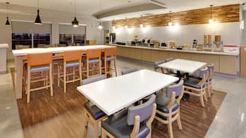 Desayuno de autoservicio incluido todos los días