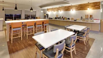 Desayuno de autoservicio incluido todos los días