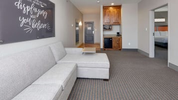 Family Suite, 1 King Bed with Sofa bed, Non Smoking (Deluxe) | Premium bedding, desk, iron/ironing board, free cribs/infant beds