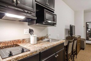 Room, 1 Queen Bed, Non Smoking | Desk, blackout drapes, iron/ironing board, free WiFi - Travelodge Suites by Wyndham Estevan (Estevan)
