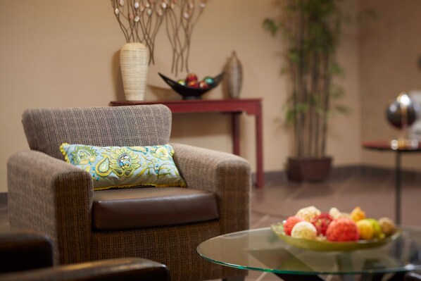 Lobby - Travelodge Suites by Wyndham Estevan (Estevan)