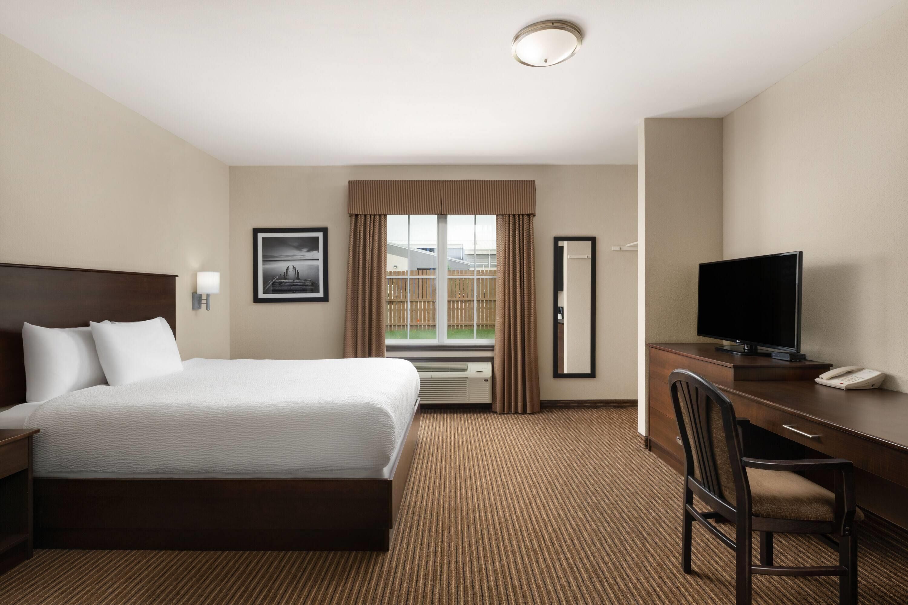 Desk, blackout drapes, iron/ironing board, free WiFi