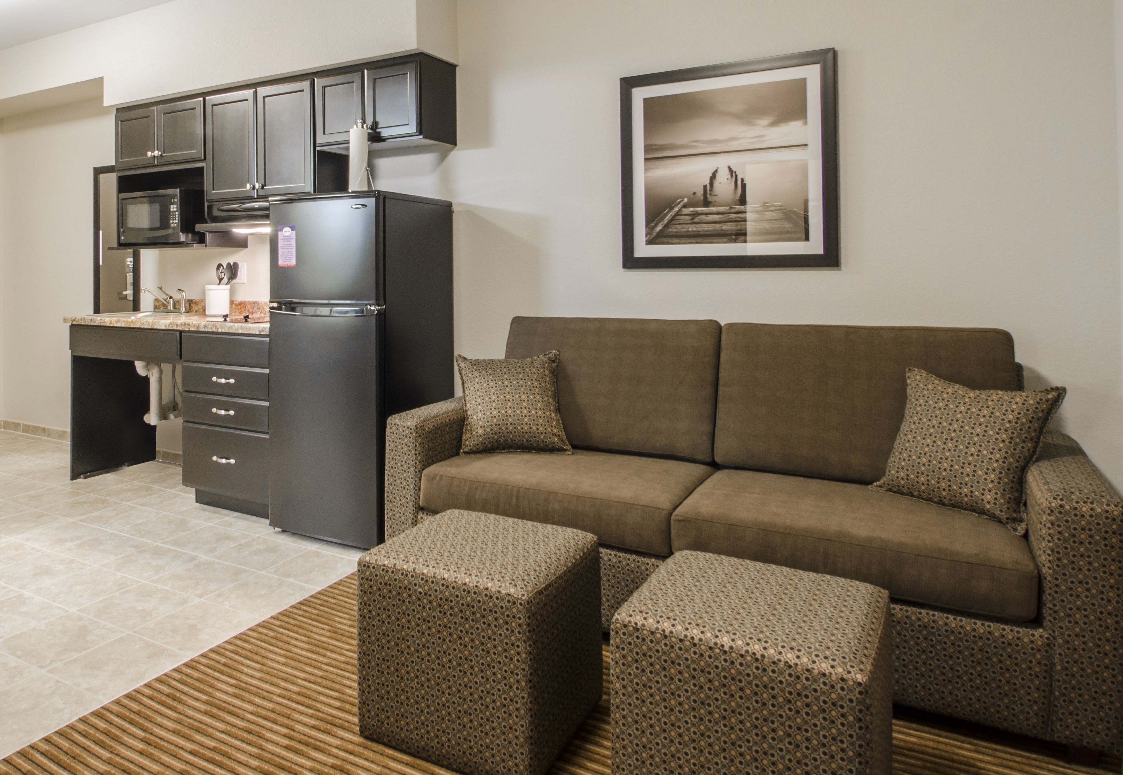 suite, 1 queen bed with sofa bed, non smoking | living room | 32-inch flat-screen tv with cable channels, tv