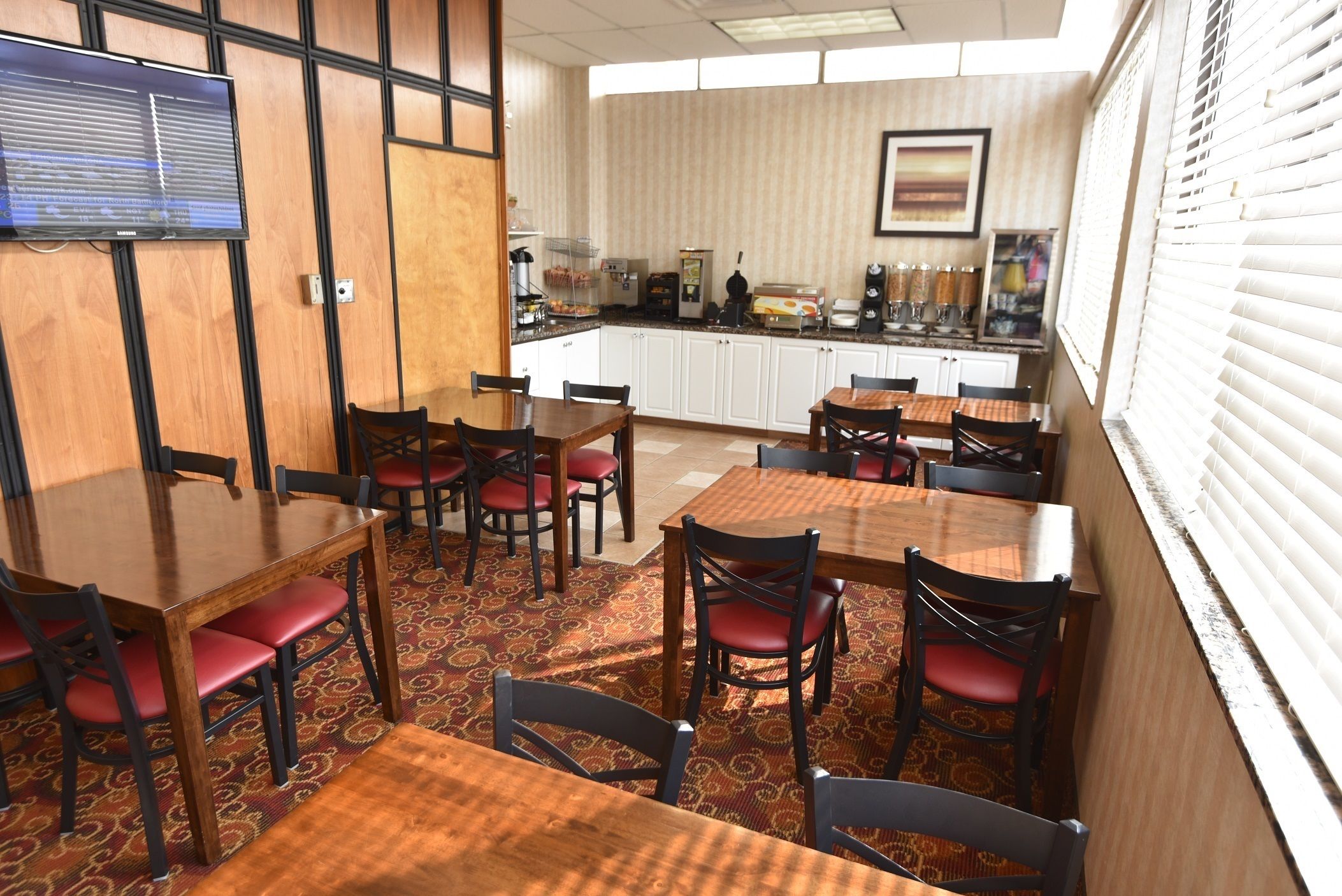 Free daily continental breakfast