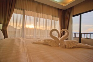 Grand ocean suite | Minibar, in-room safe, desk, free WiFi - Islanda Resort Hotel (Ko Mak)