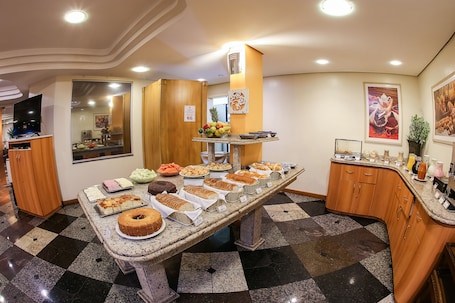 Free daily buffet breakfast