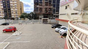 Estacionamiento: 30 por día