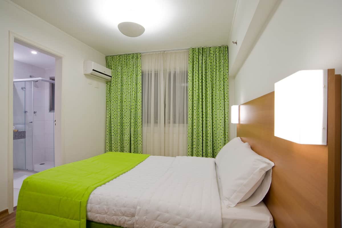 10 slaapkamers, een minibar, een bureau, een laptopwerkplek