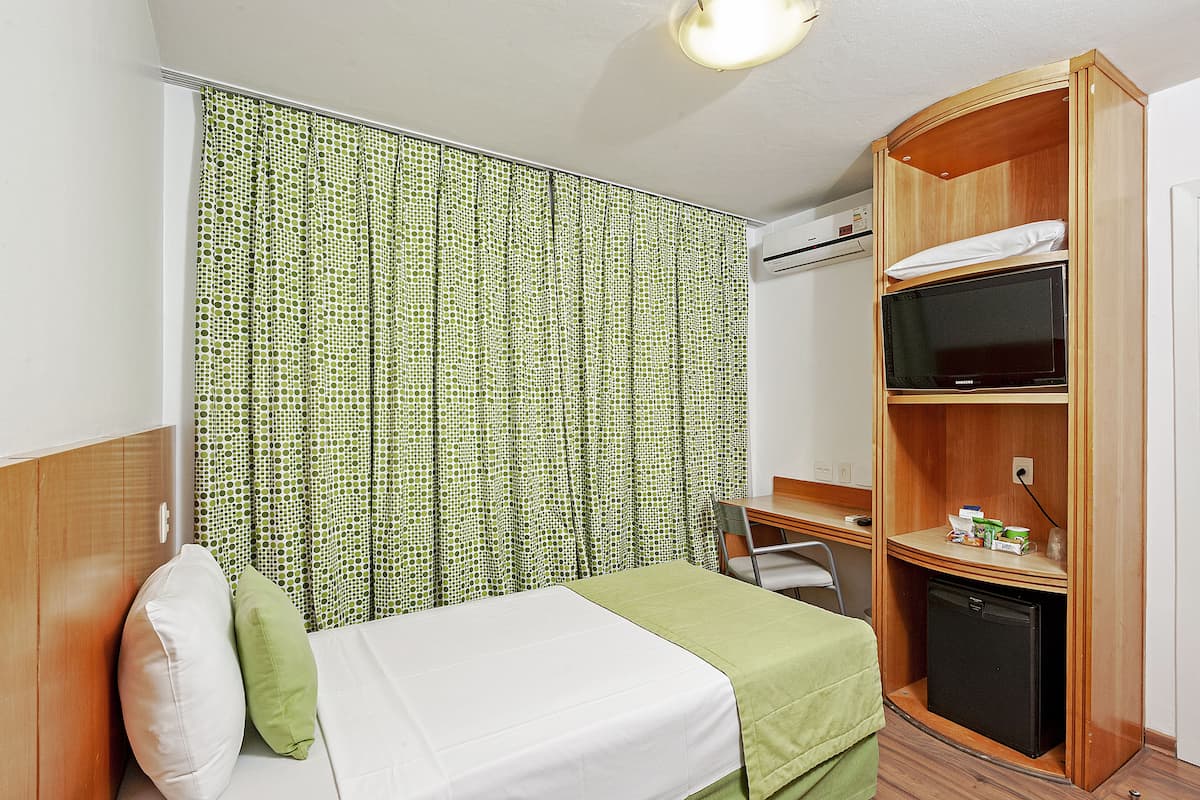 10 slaapkamers, een minibar, een bureau, een laptopwerkplek