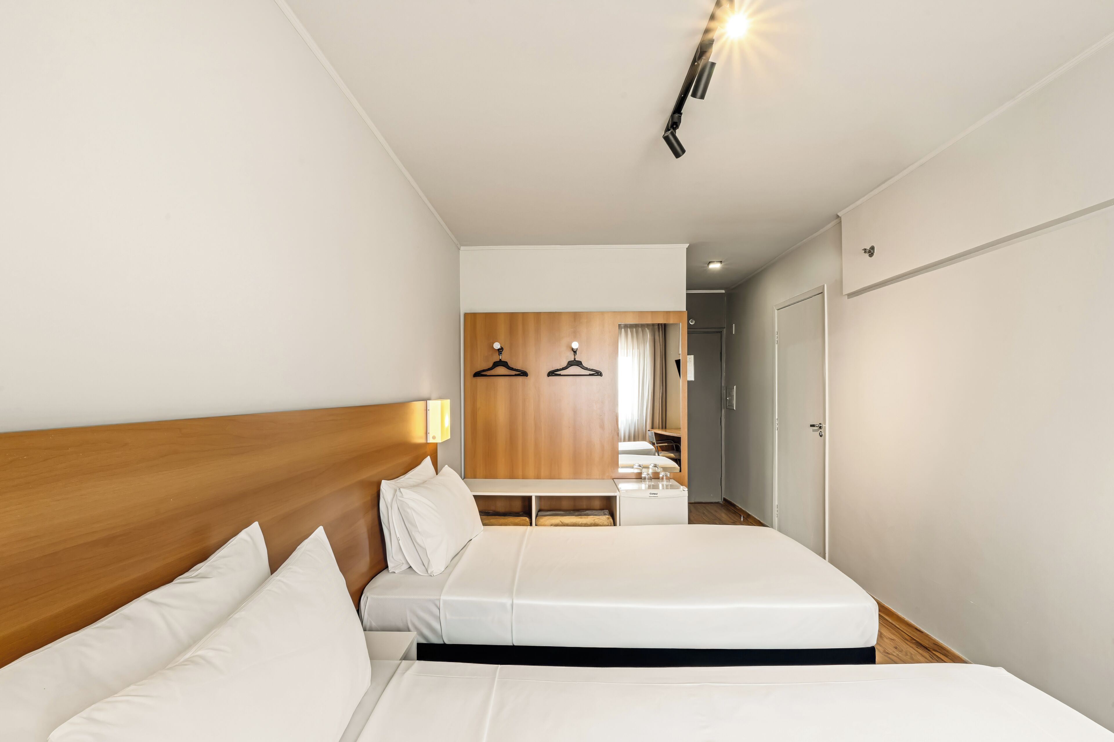 Kamar Standar, 2 Tempat Tidur Twin | 10 kamar tidur, minibar, meja kerja, dan ruang kerja ramah laptop