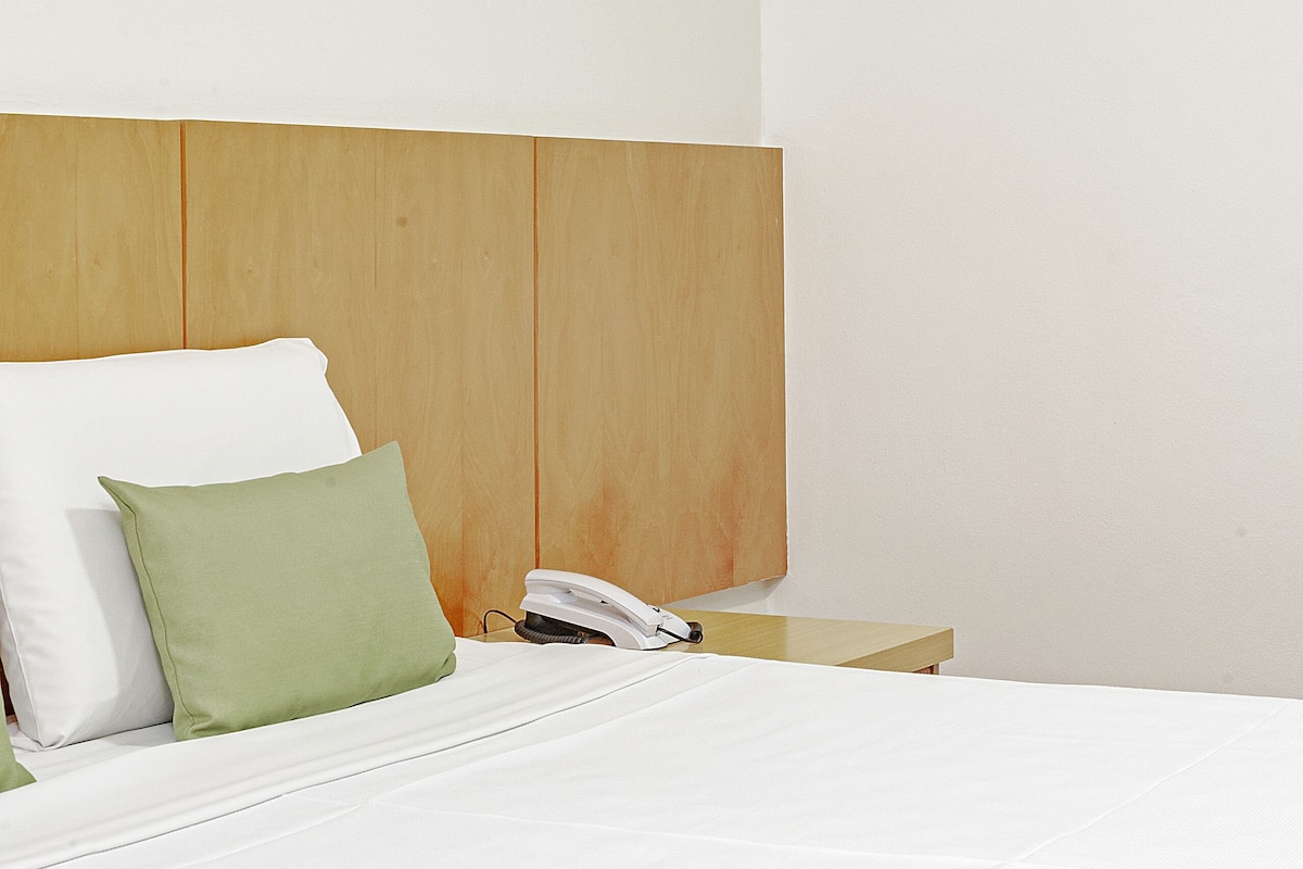 10 slaapkamers, een minibar, een bureau, een laptopwerkplek