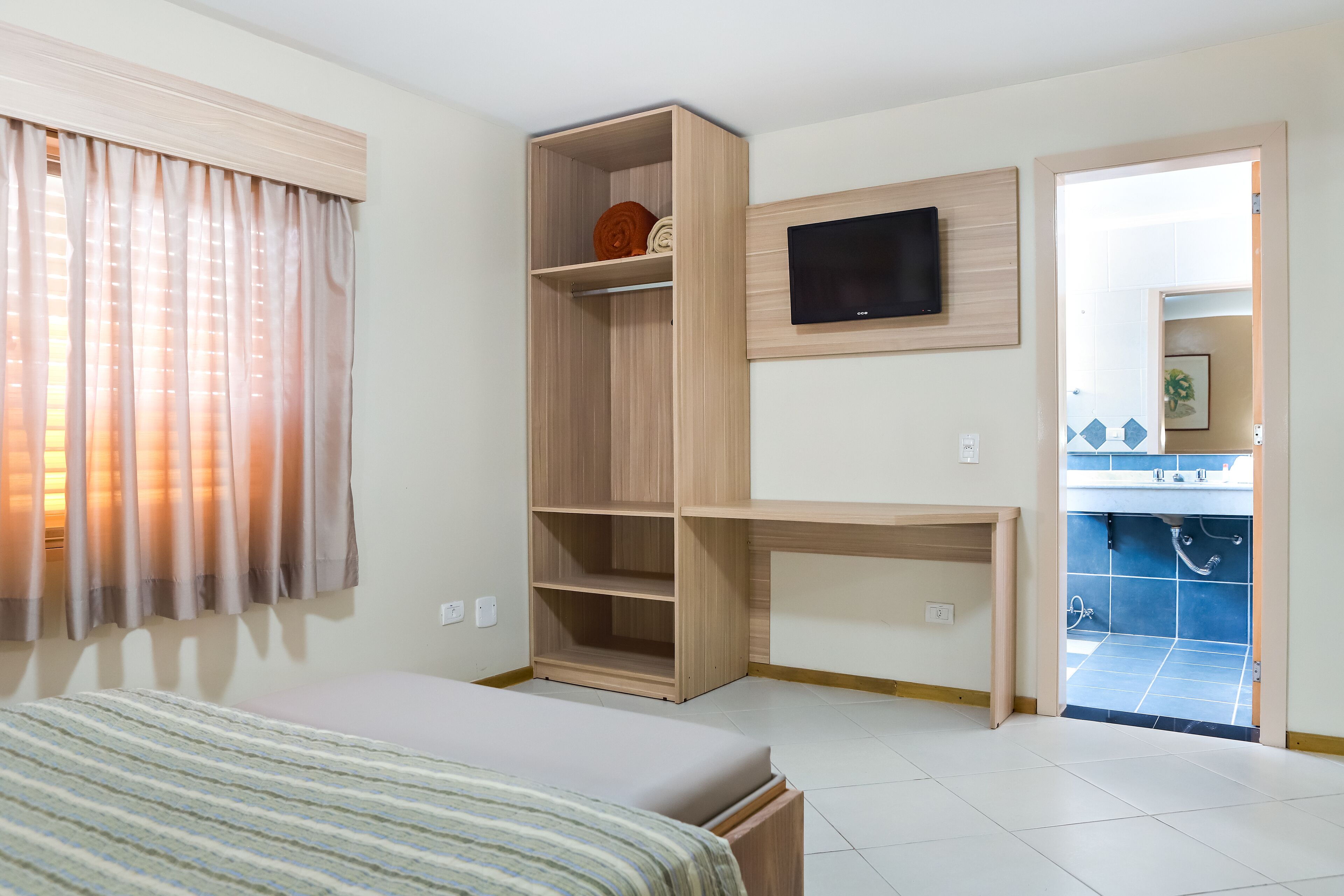 suite | 1 bedroom, minibar, in-room safe, desk