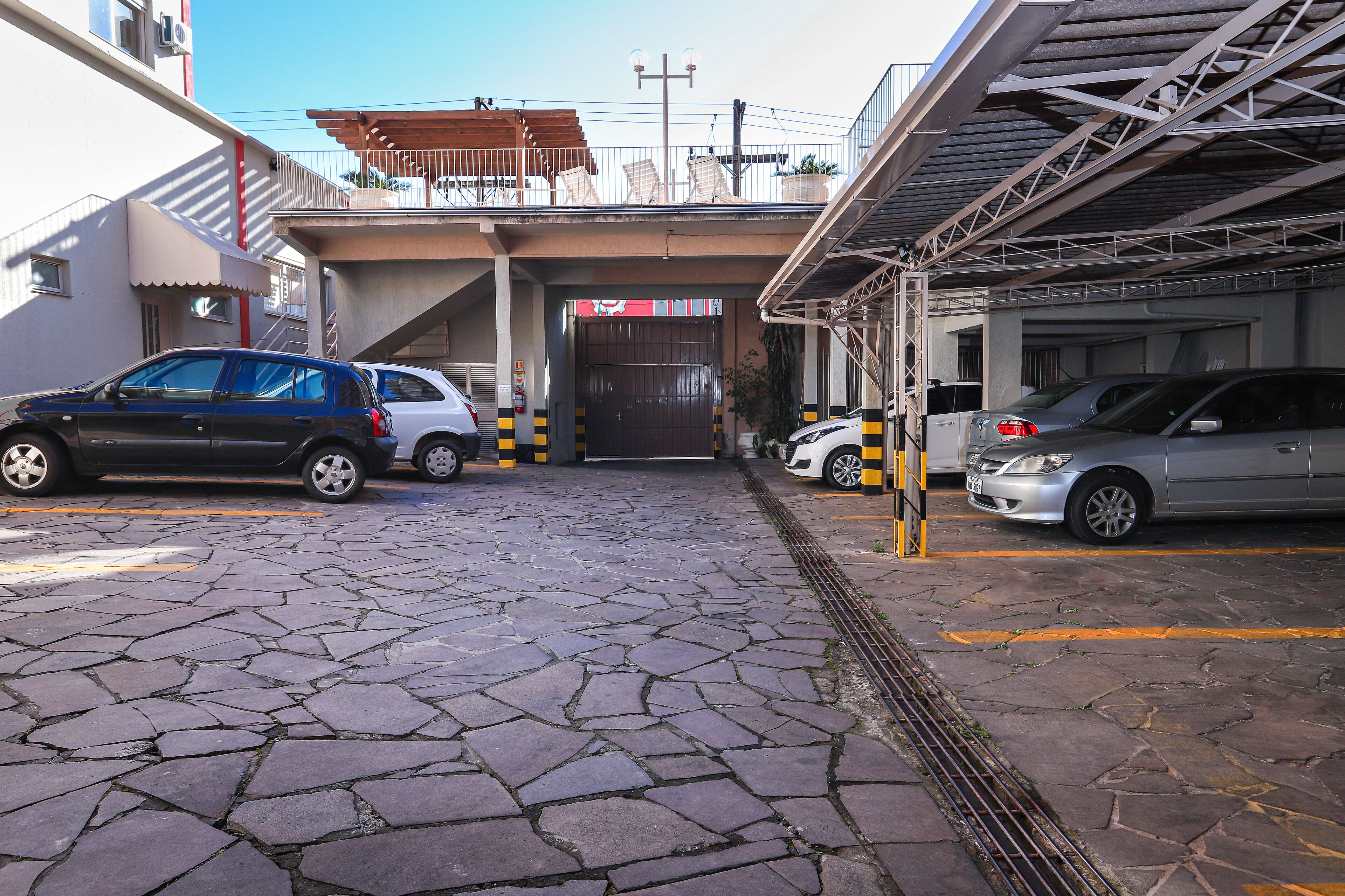 self-parking (surcharge) 30 per day