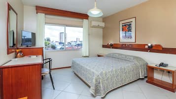 Habitación doble estándar, 1 cama matrimonial | Minibar, caja de seguridad en la habitación, escritorio y wifi gratis