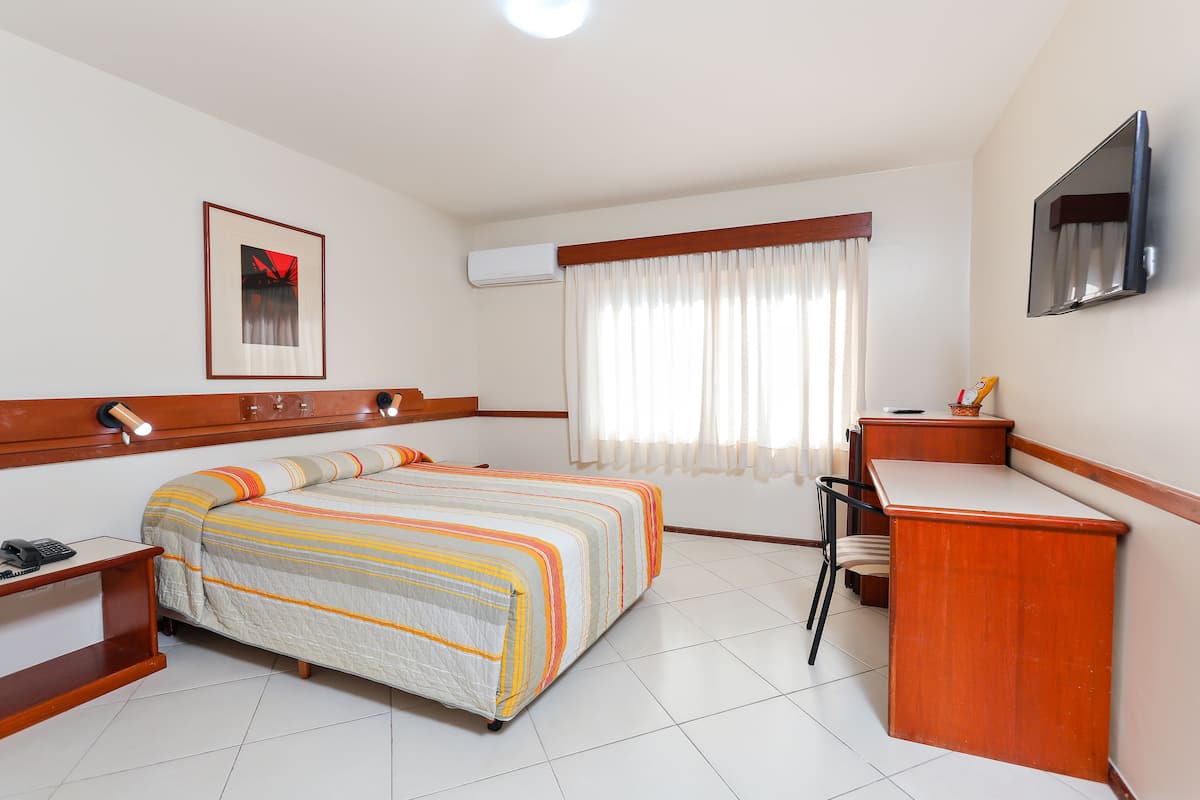 1 slaapkamer, een minibar, een kluis op de kamer, een bureau