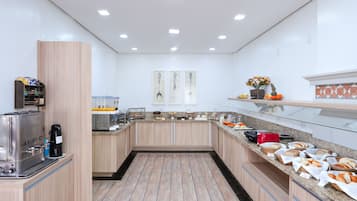 TĂ€gliches inbegriffenes FrĂŒhstĂŒcksbuffet